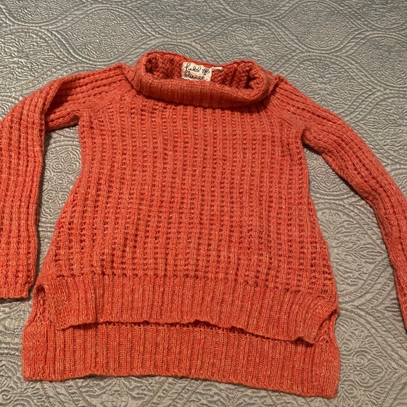 Coral sweater. Size medium. - Picture 7 of 10